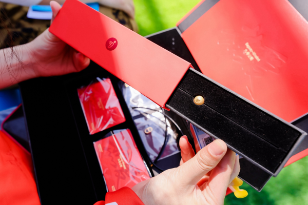 股票实盘配资平台 共享奋斗成果，九号公司给9年以上司龄员工发金珠